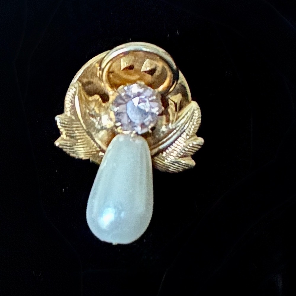Vintage Angel Pin Brooch Purple Rhinestone Teardrop Gold Tone